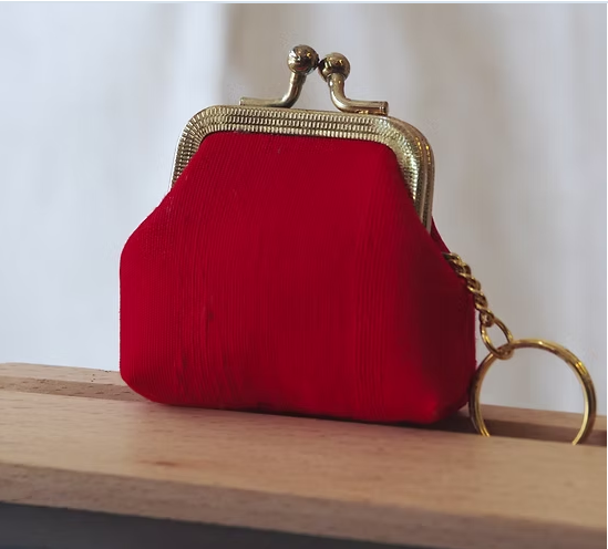 กระเป๋าสตางค์ ใส่เหรียญ ขนาด 7x7x2.5cm. สีแดงสด GL-CT-103479