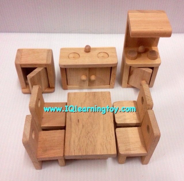 Doll-Kitchen ของเล่นไม้ ชุดห้องครัว ประกอบด้วย ชุดเตาแก๊ส เตาอบ โต๊ะเตรียมอาหาร โต๊ะรับประทานอาหารพร้อมเก้าอี้ 4 ชุด ส่งฟรี