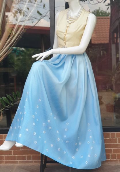 ผ้าไหมสีพื้นโมเดิร์น ยกดอกลูกแก้ว ย้อมเชิง สไลด์สี เฉดสีฟ้าอ่อน สีฟ้า เลือกขนาด รหัส BT-TT0114661418