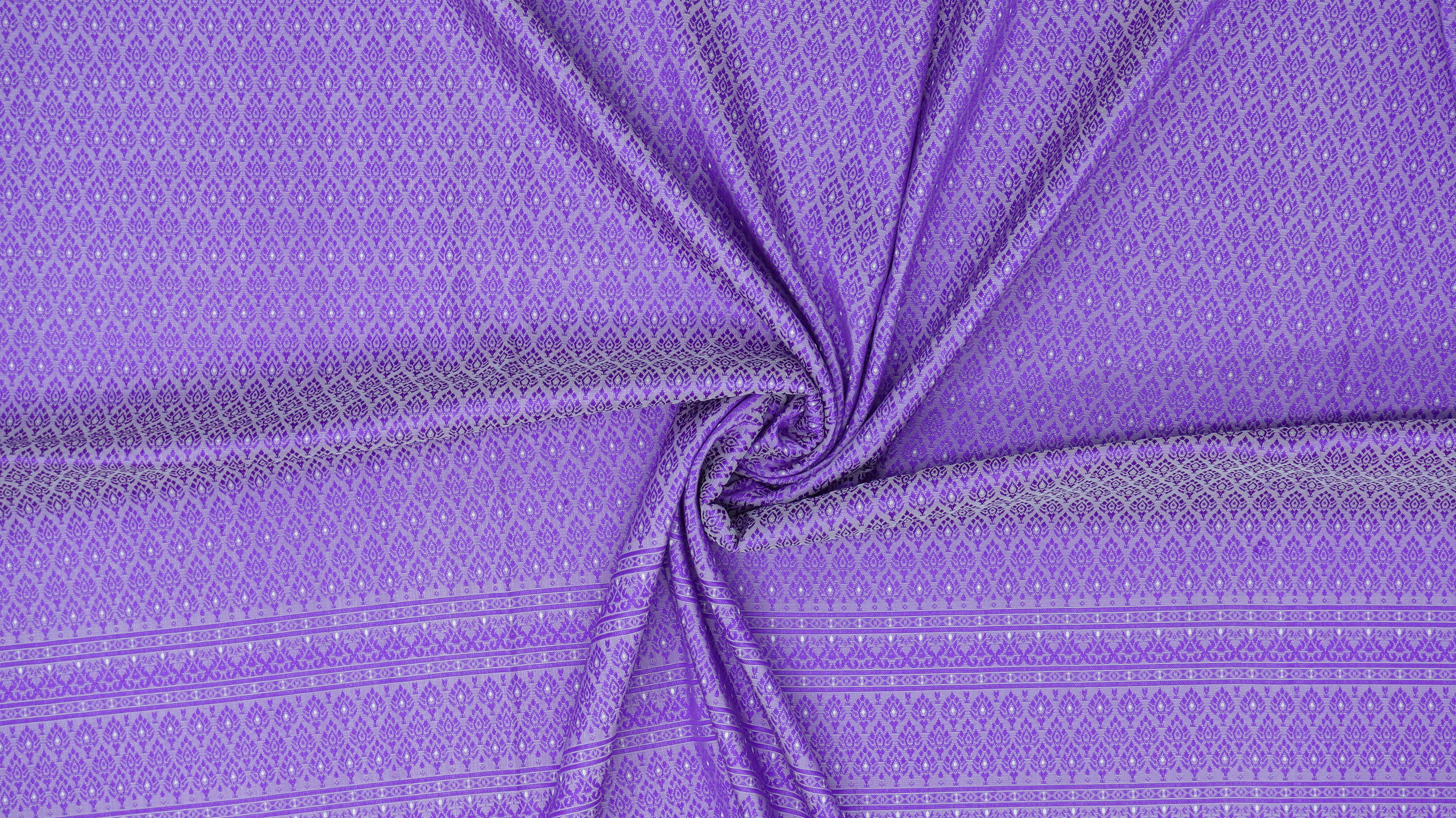 (ผ้าชุด)ไหมยกดอกสุรินทร์ ขนาด 1x4เมตร (ลาย 2เมตร+สีพื้น 2เมตร) สีม่วง รหัส N10-ME-66-0822674