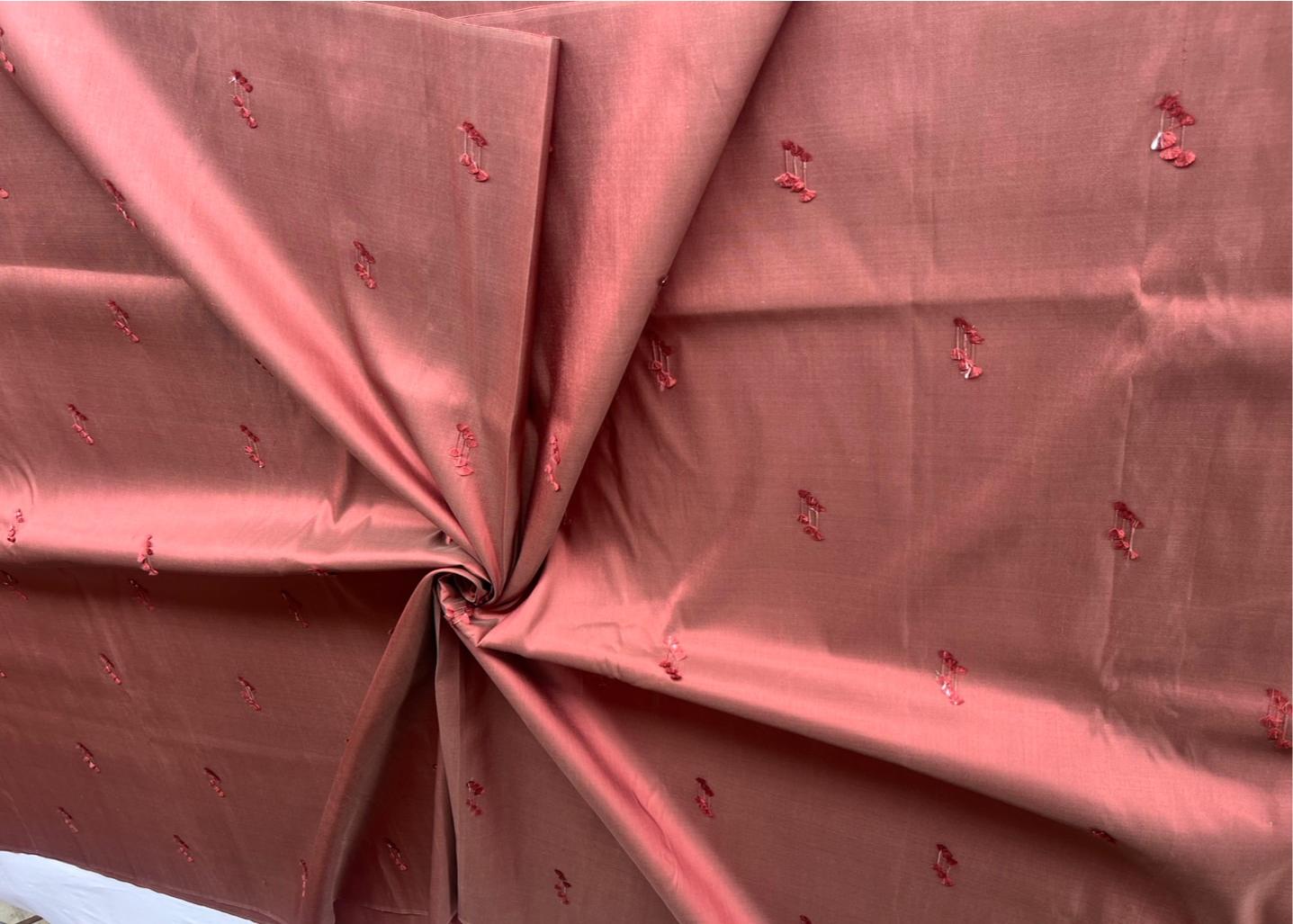 ผ้าพันคอ ลายแฟนซี ไหมแท้ แต่งลายโบว์ สีแดงอมชมพู ขนาด1เมตรx1.45เมตร รหัส MC-CT-ME-0825681