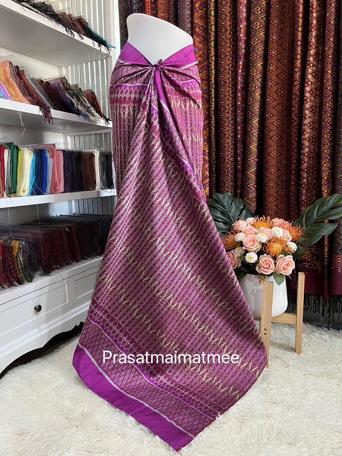 ซิ่น ผ้าไหมมัดหมี่ 3ตะกอ ขนาด 1x2เมตร ลายโฮล พื้นสีม่วง รหัส R2Q-PS-05076817