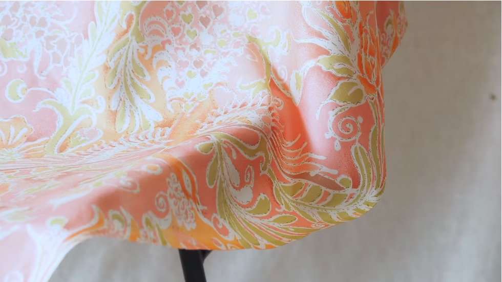 ผ้าพันคอไหมพิมพ์ลาย สี่เหลี่ยมจัตุรัส ขนาด 100x91ซม.ลายดอกไม้ สีชมพูโอรส รหัส ZTG-CT-103379