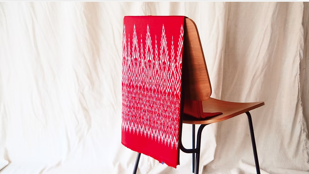 ซิ่น ผ้าไหมมัดหมี่ ไหมแท้ สีแดง เลือกตามขนาด รหัส CISP-CT-103210