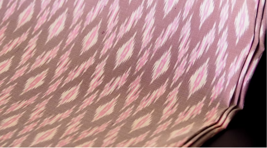 ซิ่น ผ้าไหมมัดหมี่ ไหมบ้าน ขนาด 1x2.2หลา พื้นสีชมพู รหัส CISP-CT-102529