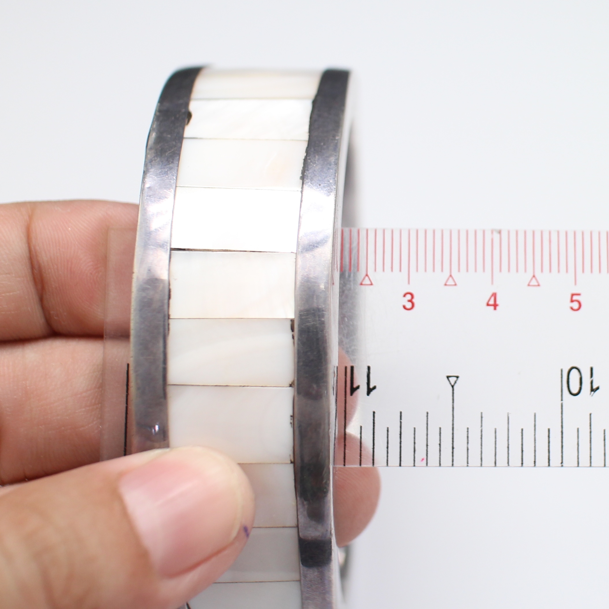 SI0059 กำไลเปลือกหอยมุกหุ้มเงิน เงินแท้ 92.5% นน. 80.1 กรัม