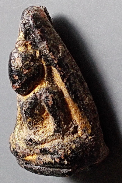 พระกรุวัดตะไกร เนื้อดินมีรักทอง อยุธยา พิมพ์หน้าครุฑ