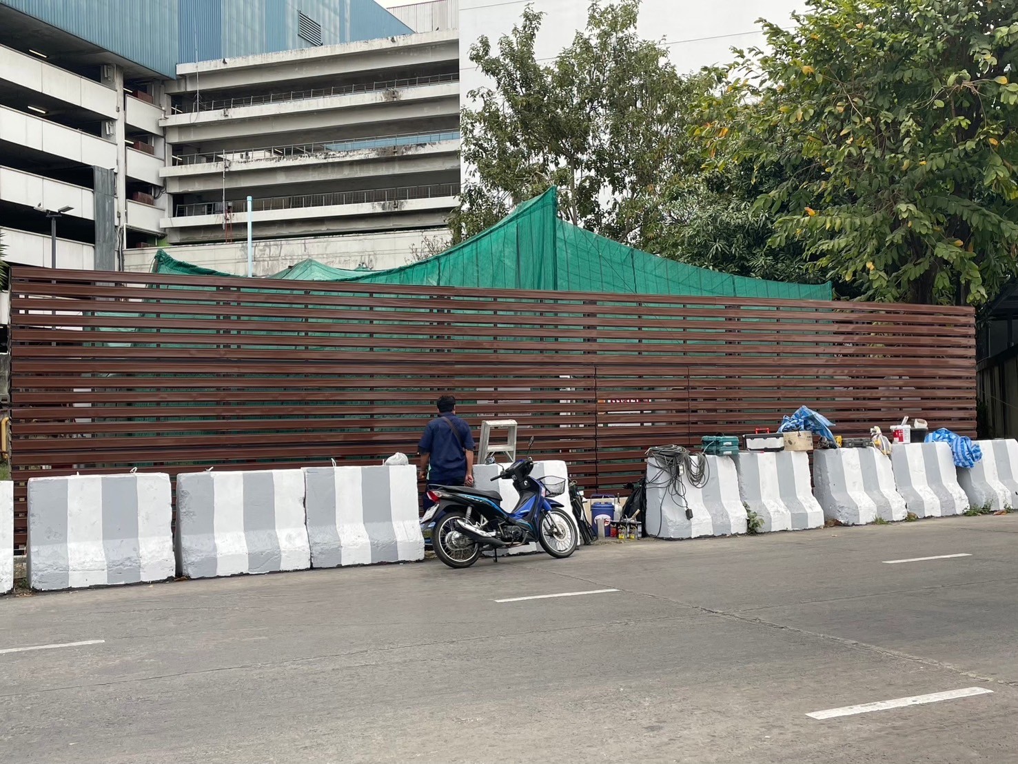 งานกั้นระแนงเมทัลชีท ฟิวเจอร์ปาร์ครังสิต