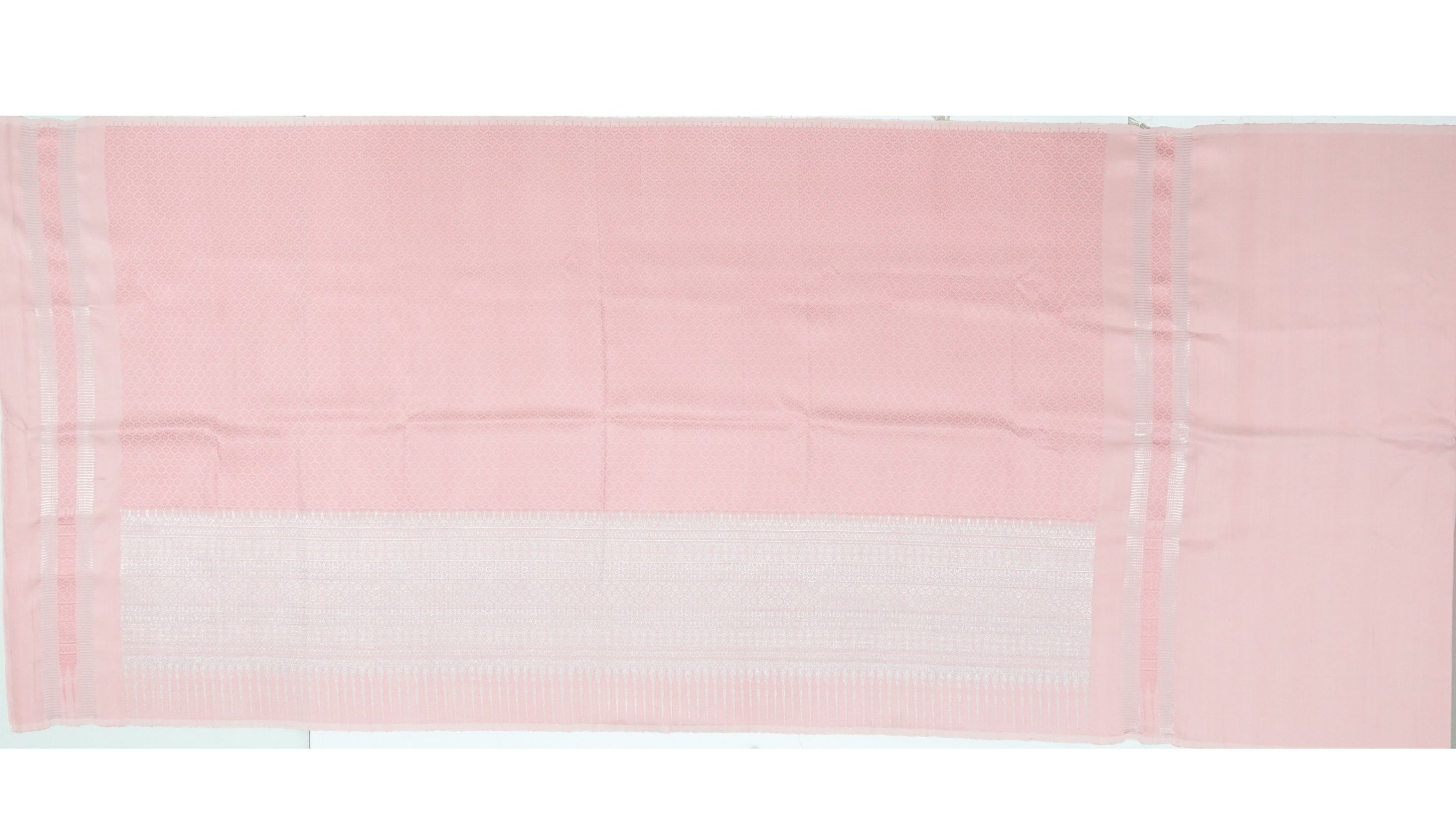 (ผ้าชุด)ไหมยกดอกสุรินทร์ เกาะเชิงดิ้นเงิน ขนาด 1x4เมตร (ลาย 2เมตร+สีพื้น 2เมตร) พื้นสีชมพูพาสเทล รหัส N10-ME-0704671051