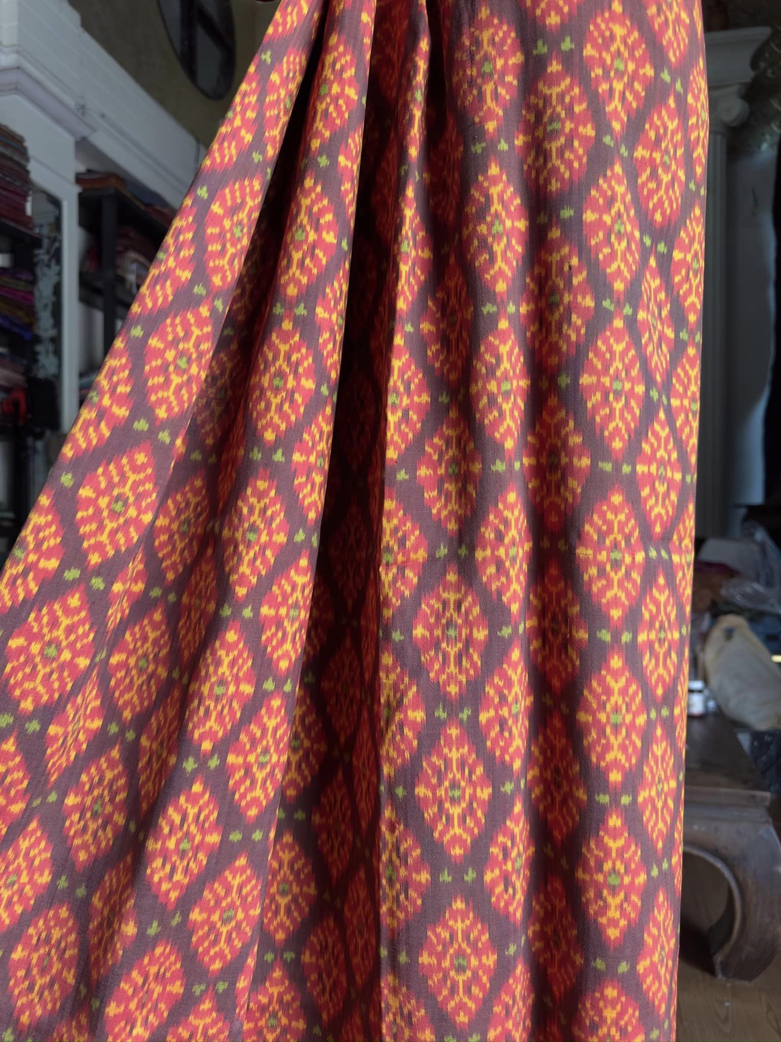 ซิ่น ไหมพระตะบอง มัดหมี่ 3ตะกอ ขนาด 115x170ซม ลายกูมเพิง สีส้มเหลือง รหัส N9-SIL-JJ31