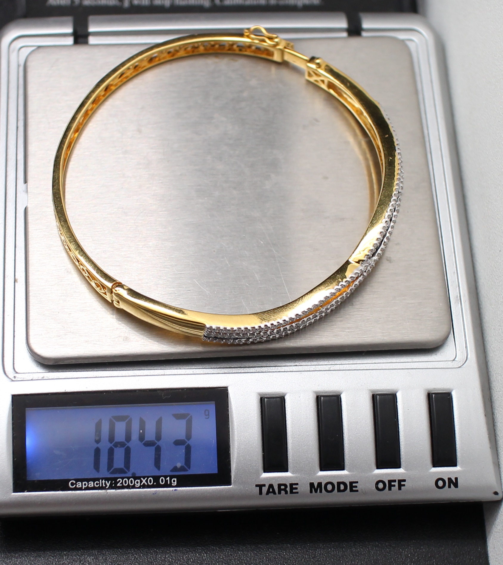 BL25001 กำไลไพลินประดับเพชร เพชรแท้ 172 เม็ด 1.20 กะรัต ทองแท้ 90% นน. 18.43 กรัม เส้นผ่านศูนย์กลาง 5.6 cm. เพชรและไพลินสวยไฟดีคะ
