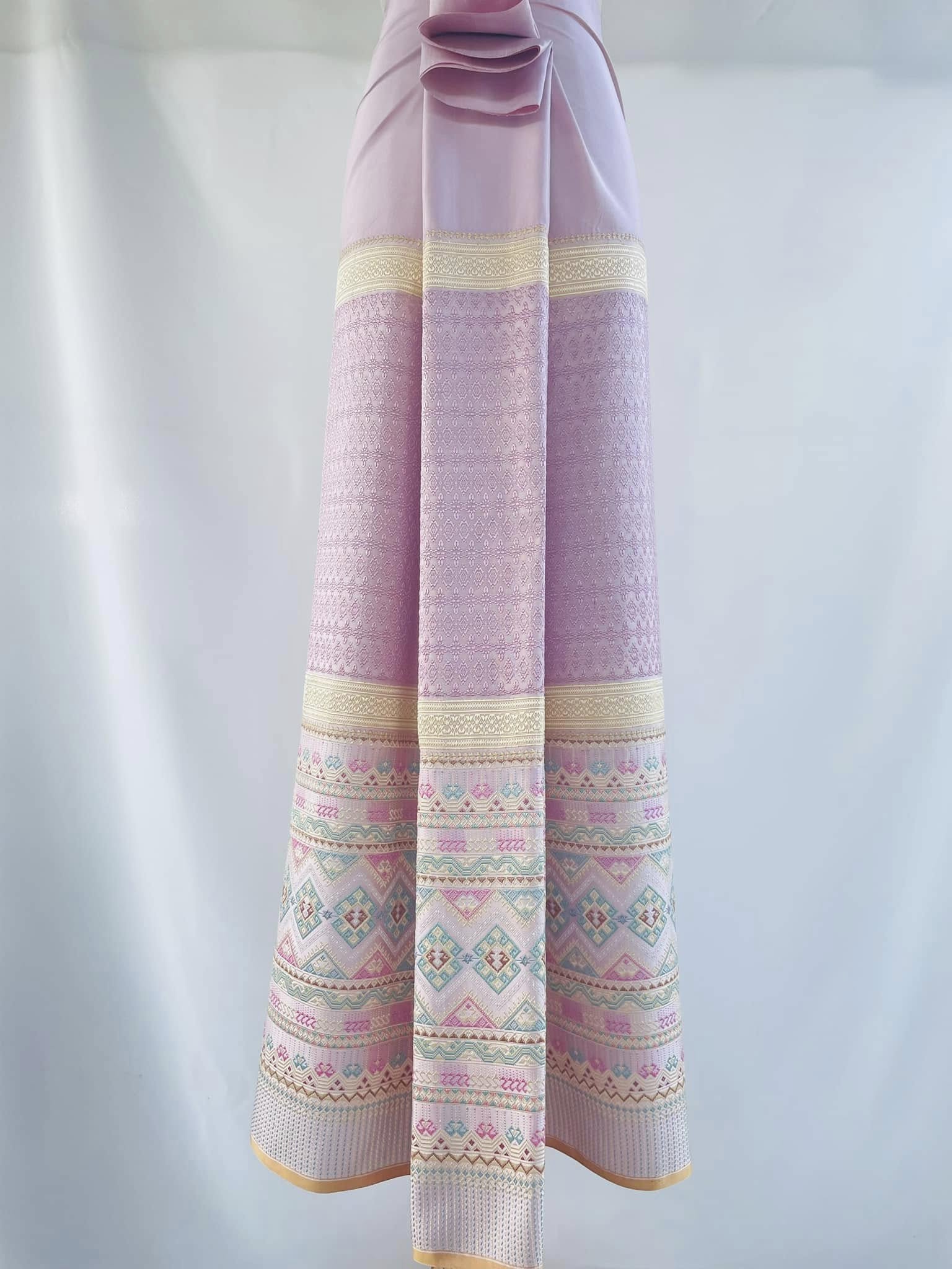 ซิ่นตีนจก ผ้าไหมทั้งผืน (ยืนไหม พุ่งไหม จกไหม) โทนสีชมพูอ่อน รหัส N9-105-0507687