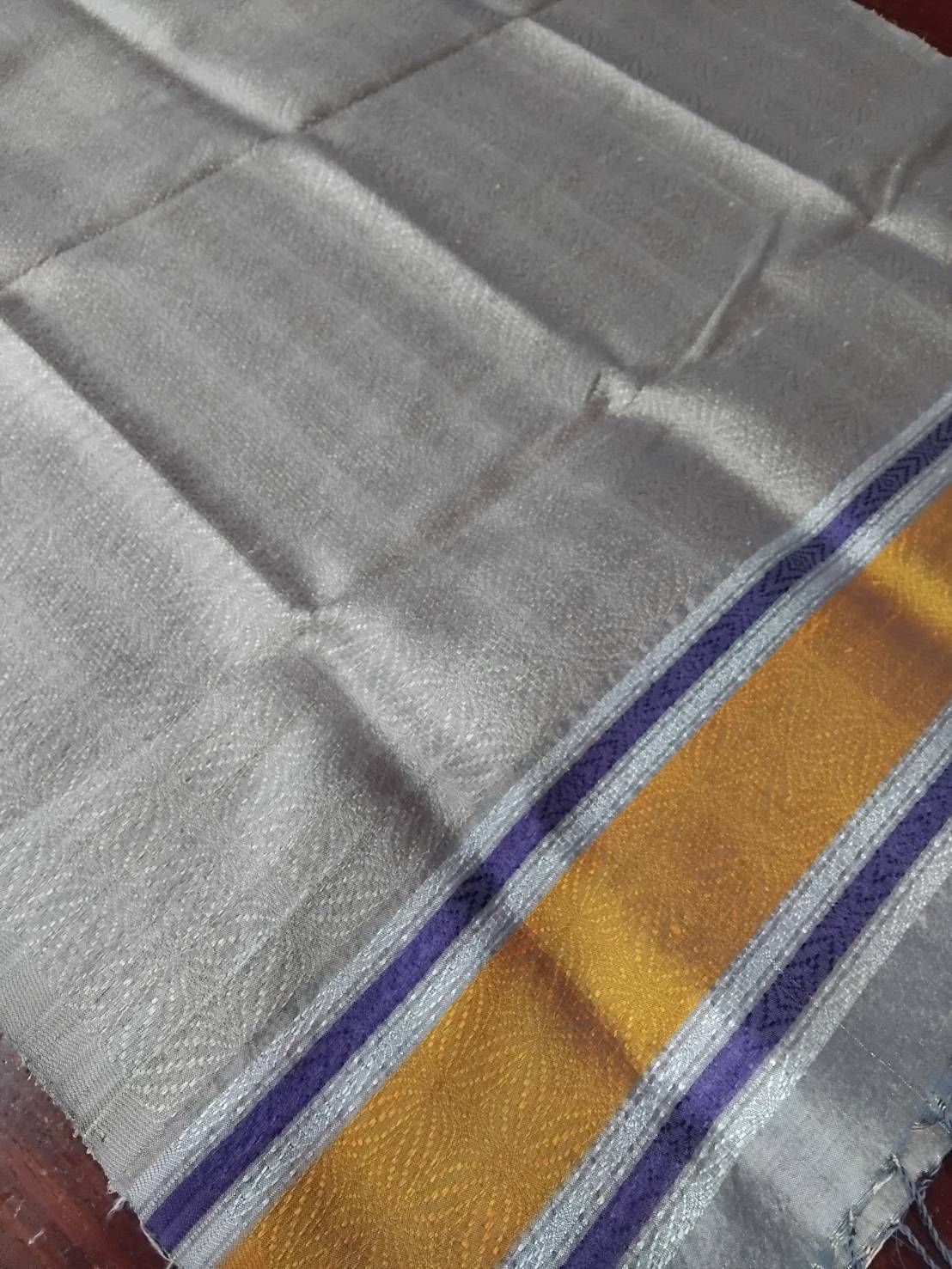 ผ้าคลุมไหล่ ยกดอกลีลาวดี เนื้อหยาบนุ่ม ขนาด 65x200ซม.พื้นสีเทา รหัส ZYG-NY-0712671603