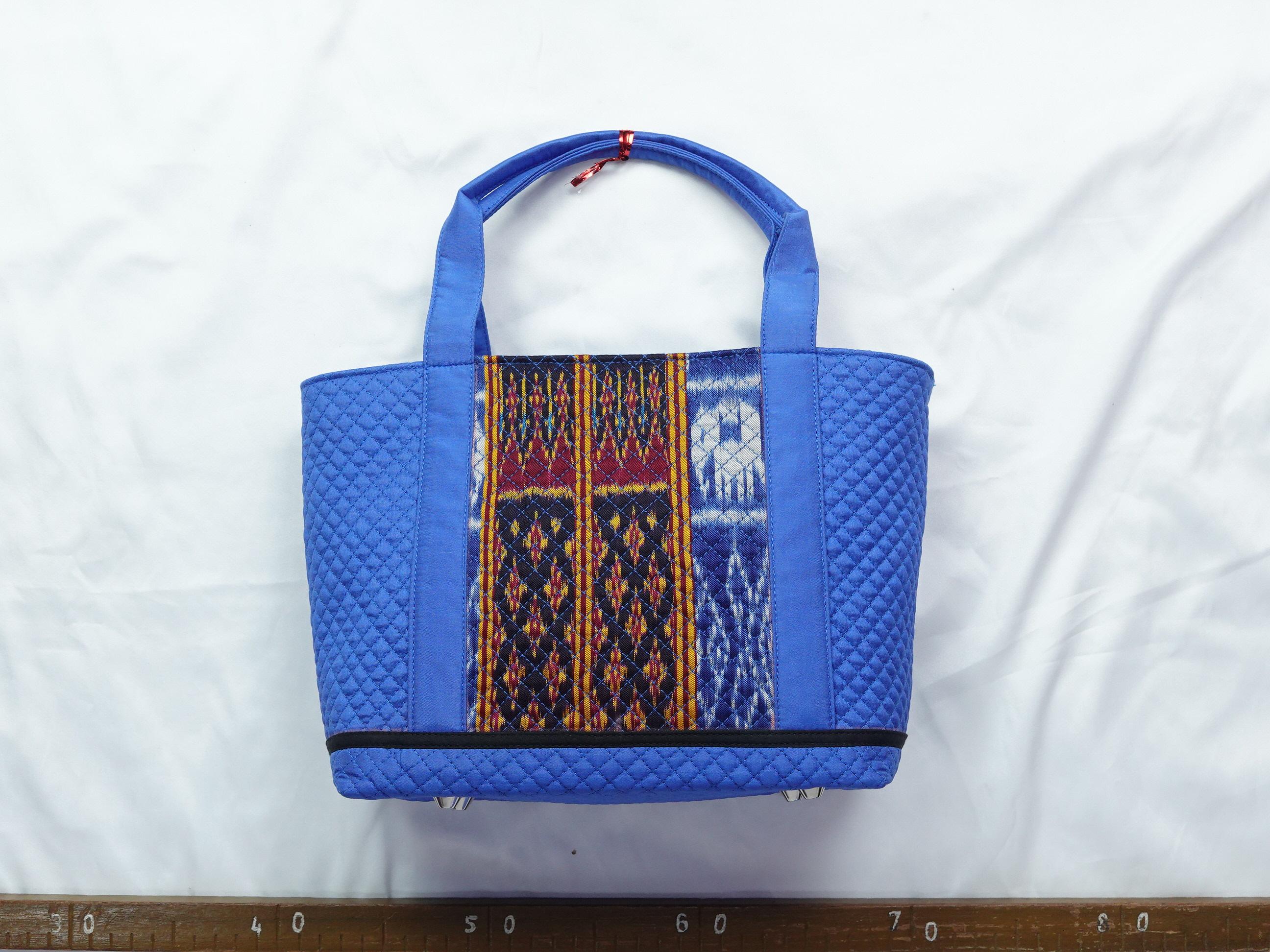 กระเป๋าถือ ผ้าไหมแท้ ขนาด 10x10นิ้ว สีฟ้า รหัส GLC-NY-01246801