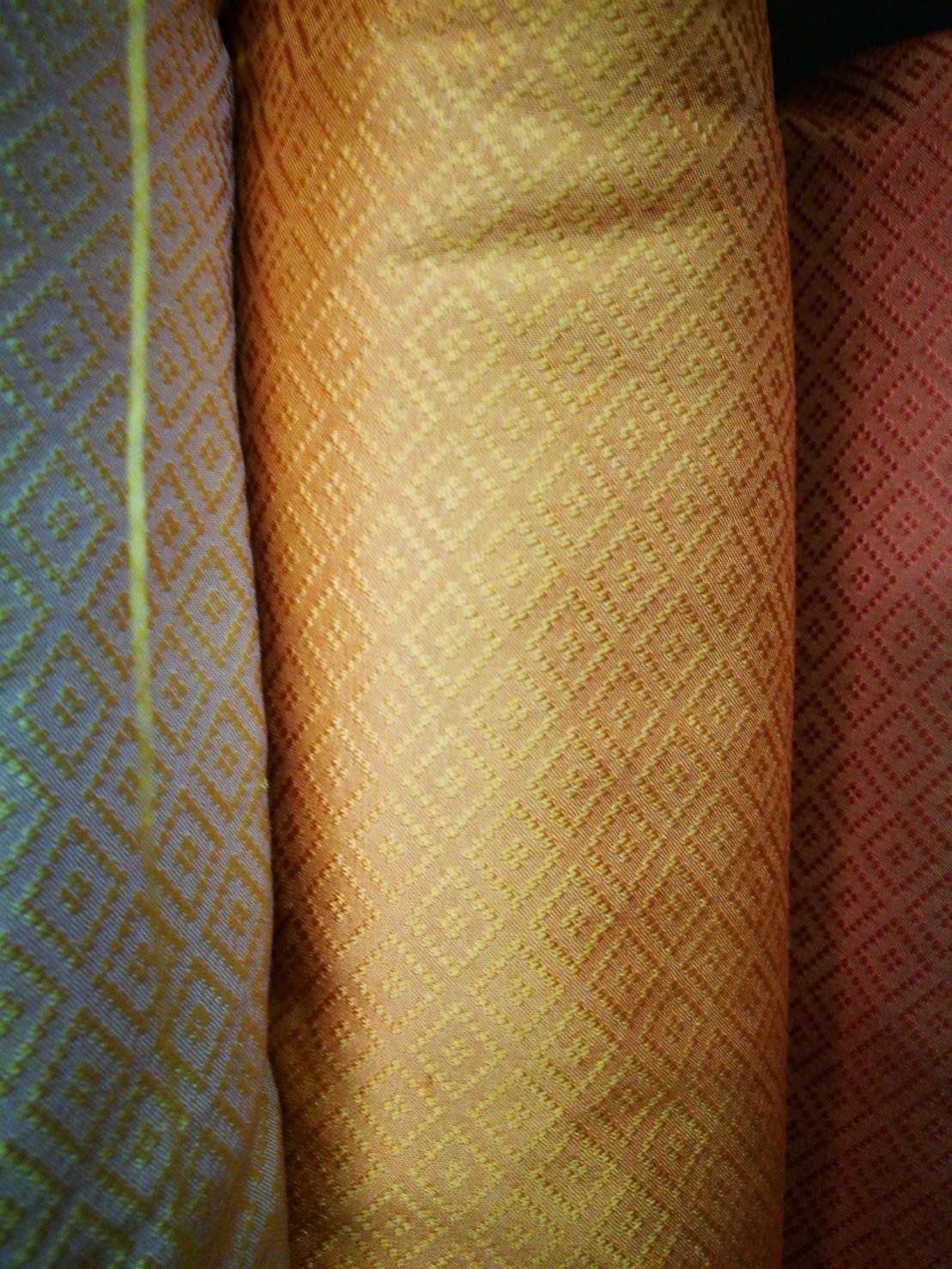 สั่งตัดผ้าคลุมไหล่ไหม ยกดอกลูกแก้ว ถักชายครุย ขนาด1x2เมตร รหัส CUT-NY1222651