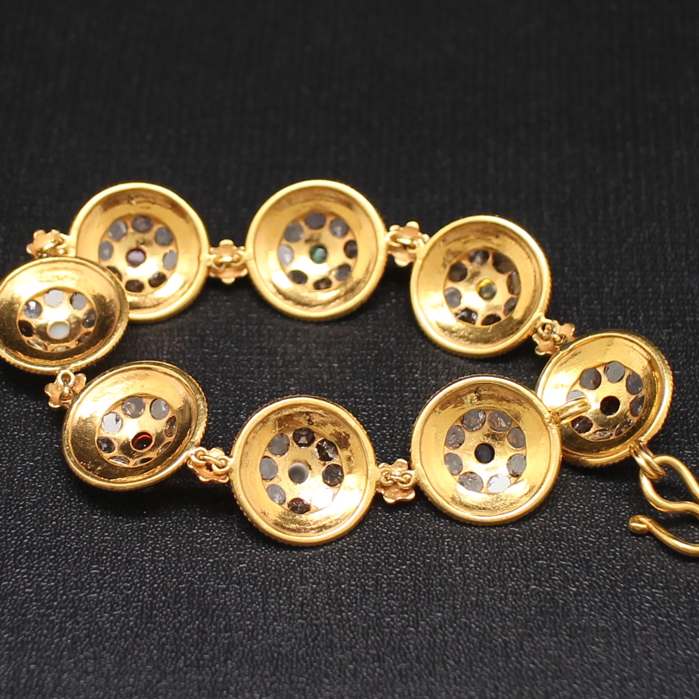 BL25113 สร้อยข้อมือนพเก้าล้อมเพชรซีกทองลงยา ทองแท้ 90% นน.รวม 19 กรัม ยาว 17.5 ซม.