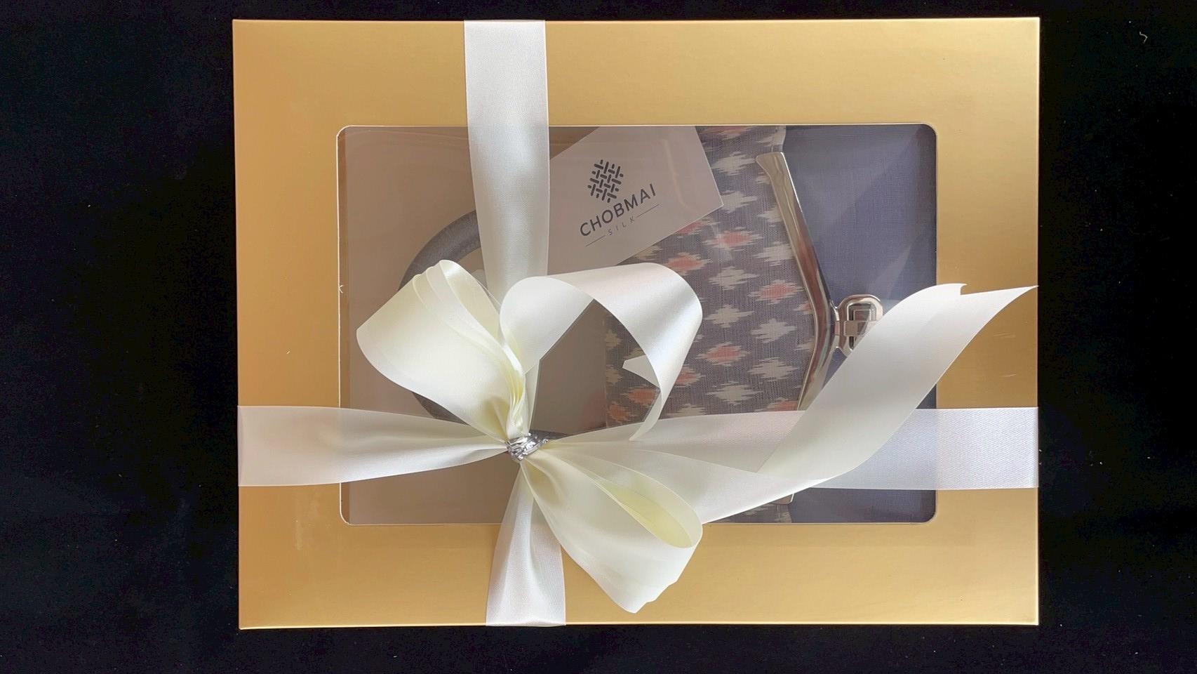 กล่องฝาครอบ เมทลิค ขนาด 12x9.2x3.8นิ้ว. ผูกโบว์ พร้อมส่งมอบ รหัส BX-ME-09116811