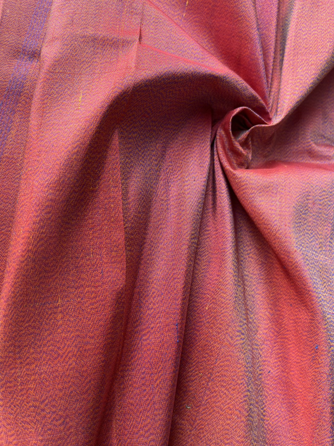 ผ้าไหมหางกระรอก ไหมบ้าน เนื้อหนา สีแดง ตัดขายตามความยาวเมตร รหัส R1N-NY-0327683