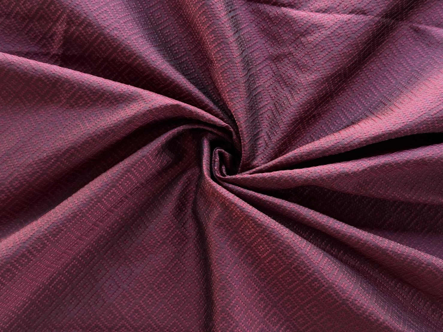 ผ้าไหมยกดอก ลายลูกแก้ว สีพื้น ไหมแท้ สีแดงเลือดหมู (ราคาต่อหลา) รหัส B1-NY0517661