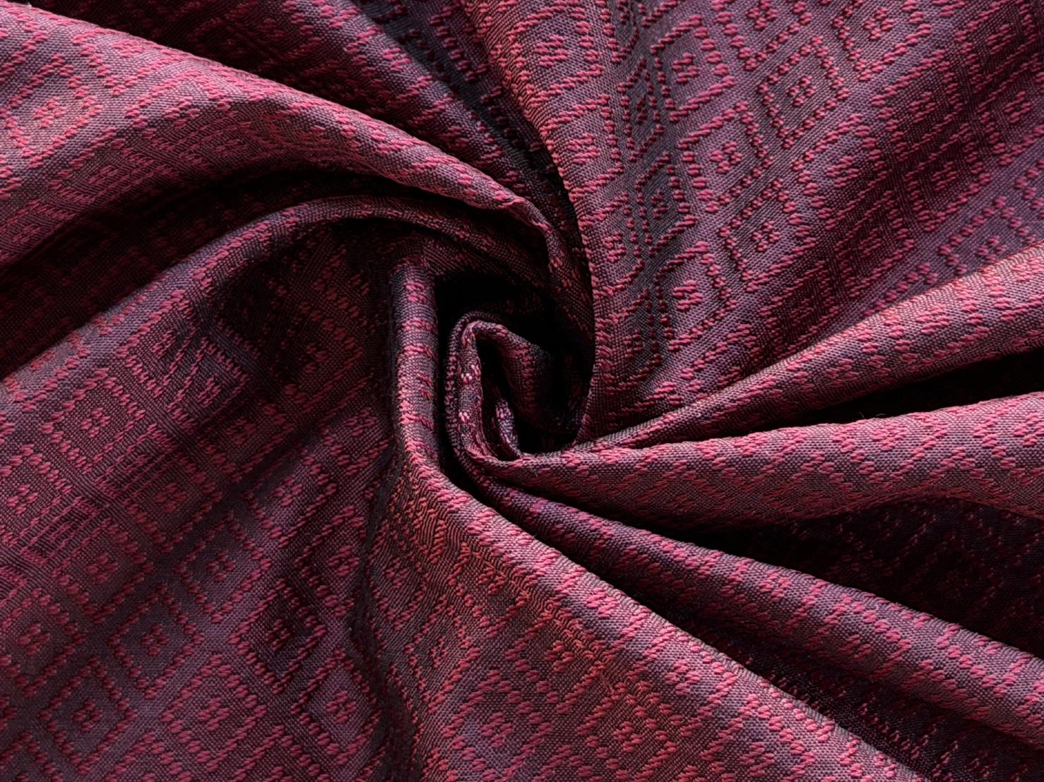 ผ้าไหมยกดอก ลายลูกแก้ว สีพื้น ไหมแท้ สีแดงเลือดหมู (ราคาต่อหลา) รหัส B1-NY0517661