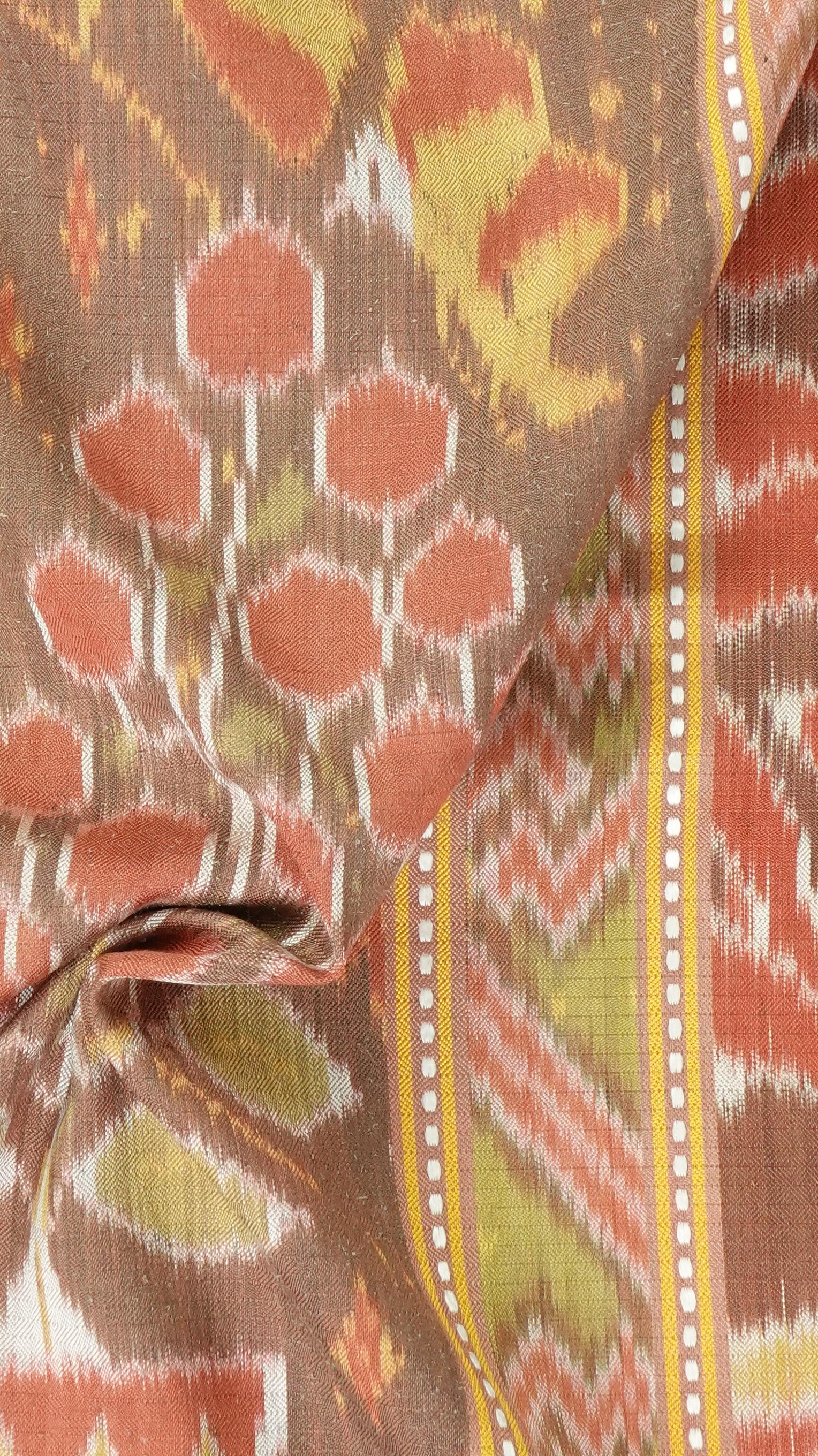 ซิ่น ผ้าไหมมัดหมี่ สีธรรมชาติ 3ตะกอ ทอเหยียบเหาะ มีหน้านาง ชายครุย ขนาด1x2เมตร ลายเอกลักษ์ณ์ พื้นสีน้ำตาลโอวัลติน รหัส M3P-33-0224681