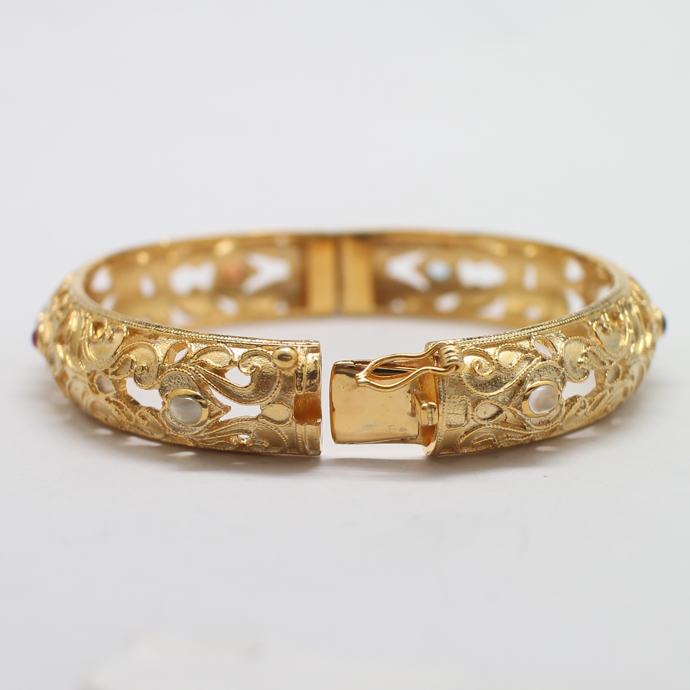 SI264 กำไลลนพเก้าฉลุลายวงเล็ก เงินแท้ชุบทอง นน. 32.3 กรัม เส้นผ่านศูนย์กลาง 5.6 ซม.