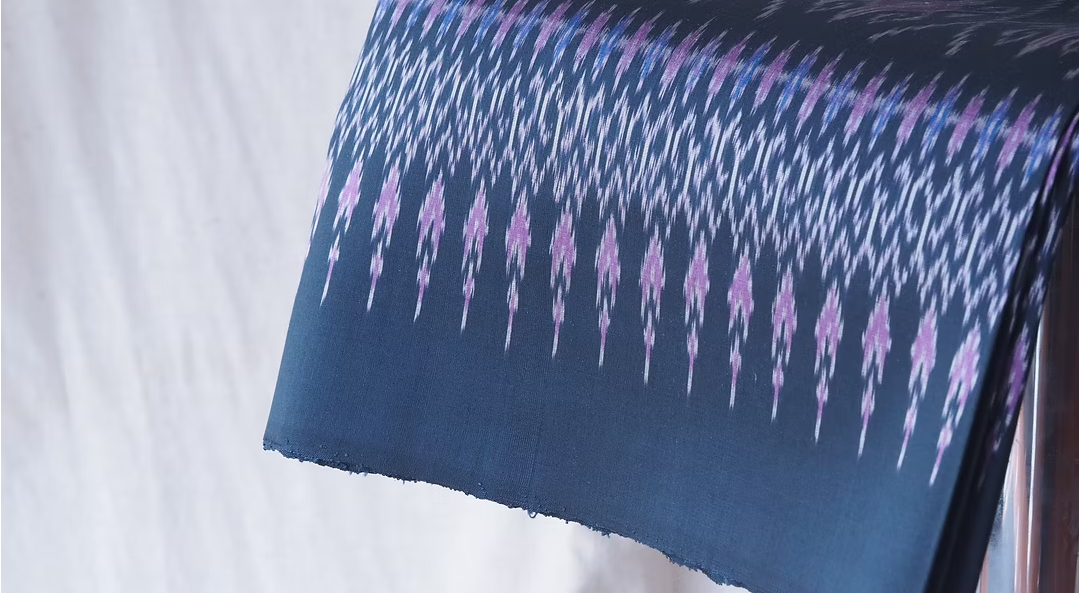 ซิ่น ผ้าไหมมัดหมี่ ไหมบ้าน ขนาด 1x2หลา พื้นสีดำ รหัส CISP-CT-102817