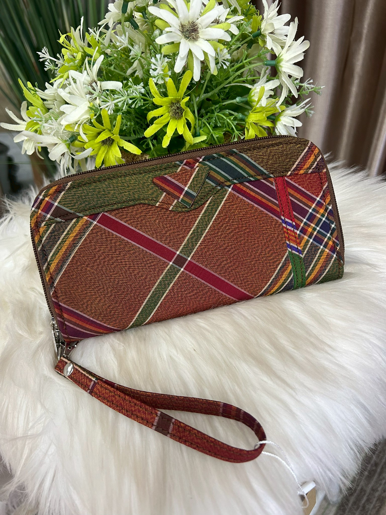 กระเป๋าเงินผ้าไหม ซิปรอบ2ซิป ขนาด 4x8x1นิ้ว พื้นสีคละสี รหัส GM-PK-0425682