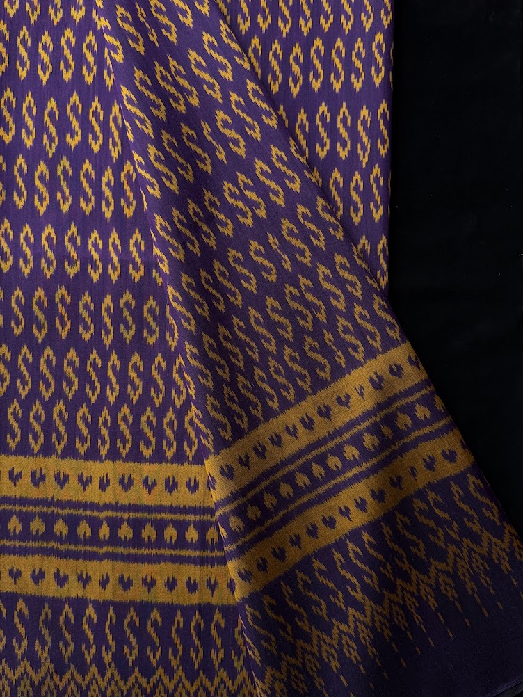 ซิ่น ผ้าไหมมัดหมี่ 3ตะกอ ขนาด 1x2 เมตร ลายขอพระราชทาน สีม่วง รหัส PCS-NY-11226818