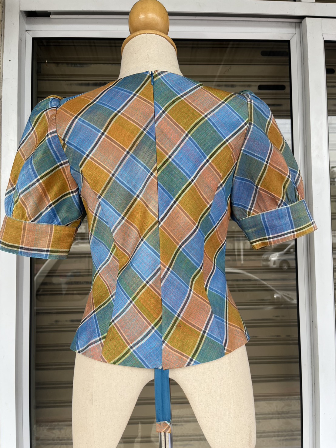 เสื้อสตรี ลายโสร่ง ไหมแท้ 100% | เลือกไซส์ รหัส WD-PTS-100968