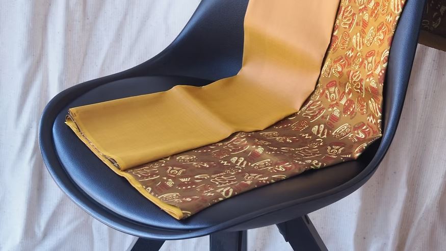 (ผ้าชุด)ไหมพิมพ์ลาย ไหมแท้ ขนาด 1x4หลา (ผ้าลาย2หลา+สีพื้น 2หลา) สีเหลืองทอง รหัส A40-CT-102021