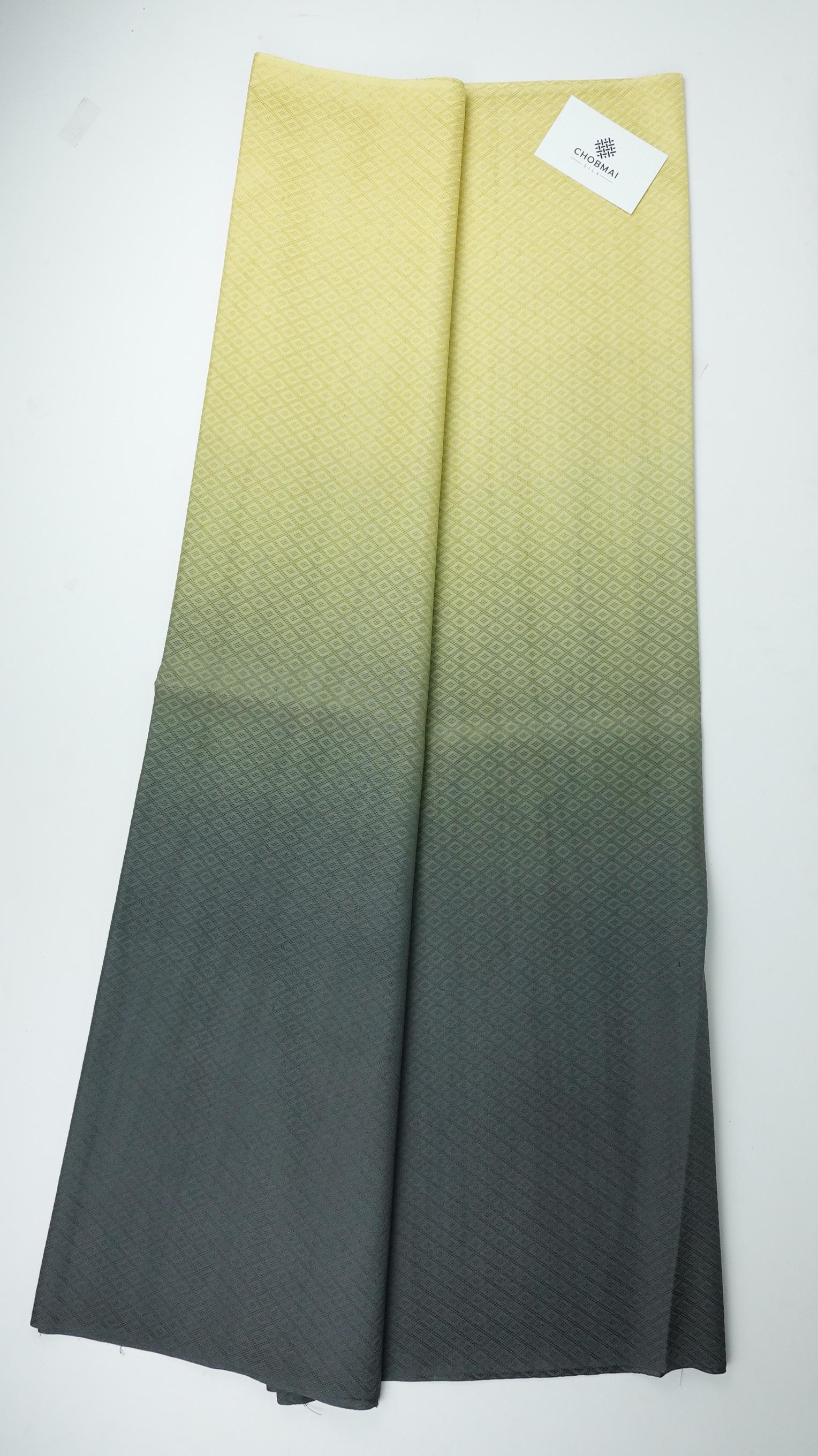 ผ้าไหมย้อมสไลด์สี ยกดอกลูกแก้ว สีเขียวอมเหลืองอ่อน-สีเขียวเข้ม เลือกขนาด รหัส BT-TT-0224686