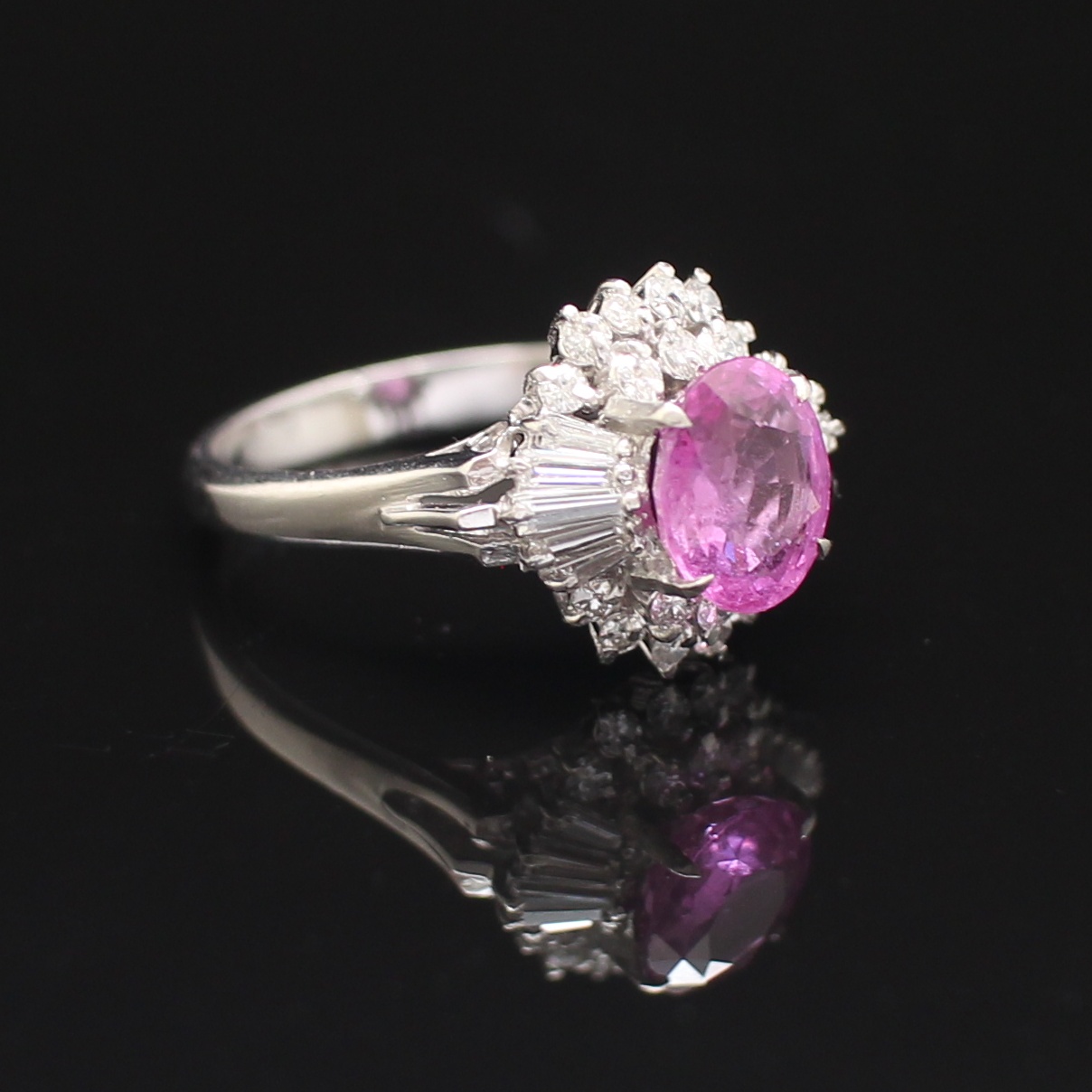RG250553 แหวน Pink Sapphire ล้อมเพชร เพชรแท้ 0.64 กะรัต เรือน PT900 พลอย 2.02 กะรัต นน.รวม 5.78 กรัม ขนาดแหวน 53 มี Cer.t พลอยสวย เพชรขาวไฟดี
