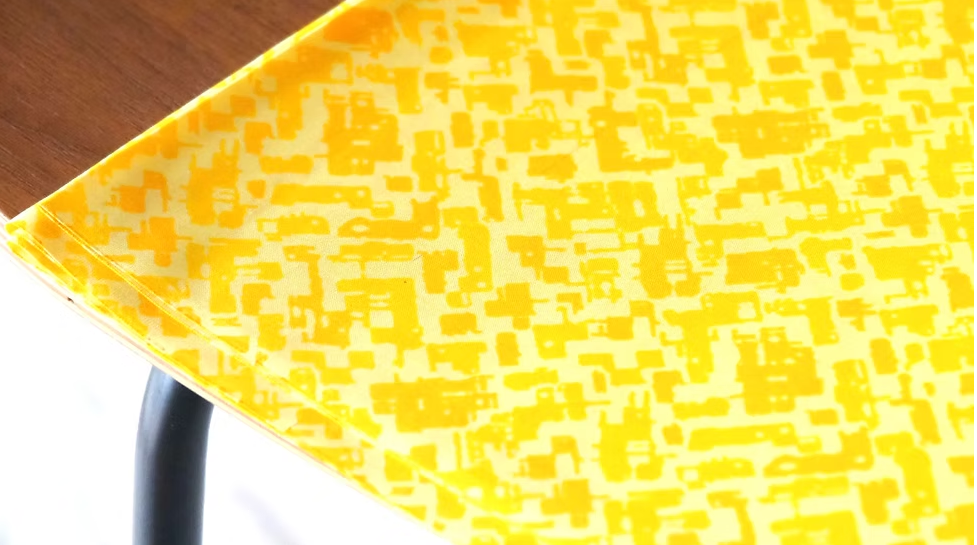 ผ้าไหมพิมพ์ลายไหม 2เส้น เนื้อเรียบ (ราคาต่อหลา) พื้นสีเหลือง รหัส A4-CT-103497