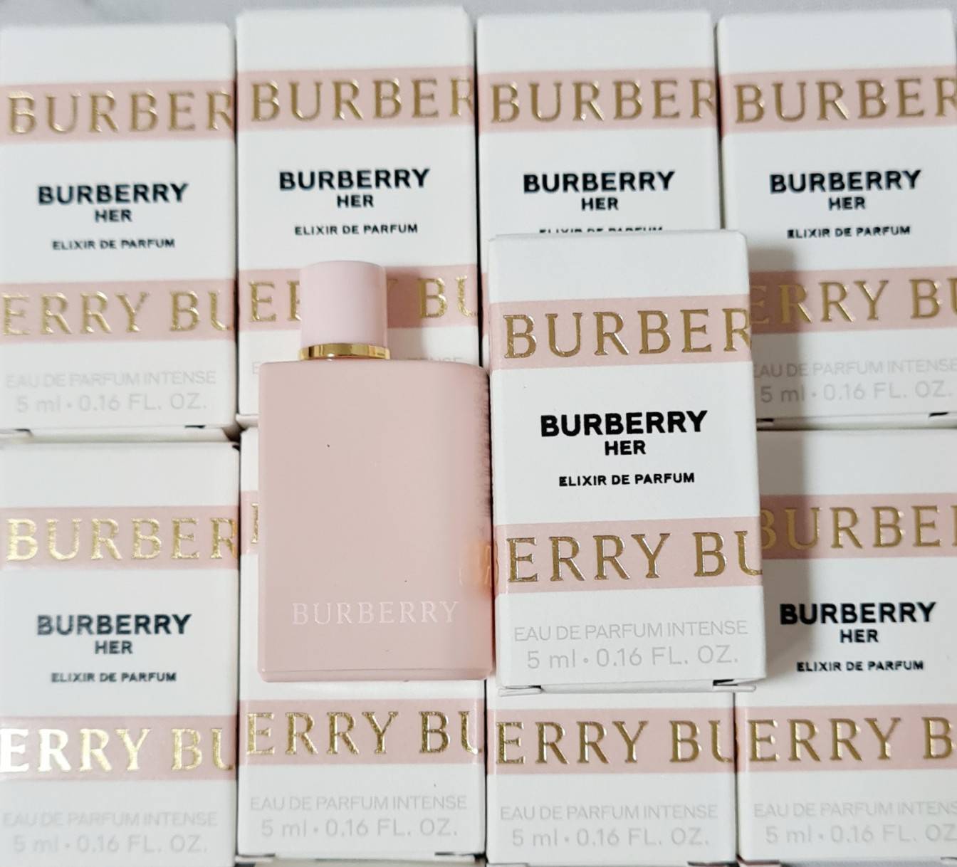 น้ำหอมจิ๋วมินิ Burberry Her Elixir EDP Intens 5mlแบบแต้มมีกล่อง ( Mini Perfume น้ำหอมขนาดพกพา) น้ำหอมจิ๋วมินิ ขวดน่ารัก ตั้งโชว์ก็สวย พกพาก็สะดวก หัวแต้มตามจุดชีพจร