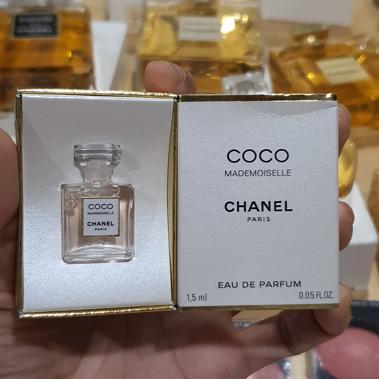 น้ำหอมจิ๋วมินิ Chanel Coco Mademoiselle EDP 1.5ml แบบแต้มมีกล่อง ( Mini Perfume น้ำหอมขนาดพกพา) น้ำหอมจิ๋วมินิ ขวดน่ารัก ตั้งโชว์ก็สวย พกพาก็สะดวก หัวแต้มตามจุดชีพจร