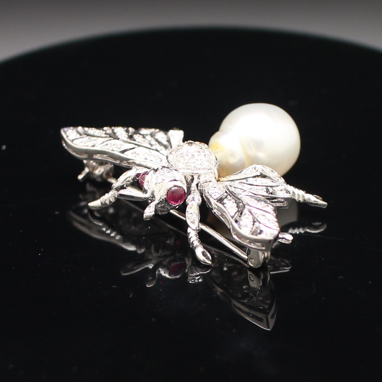 CL25055 เข็มกลัดผึ้งมุก เพชรแท้ 0.70 กะรัต ทองแท้ 18k นน.รวม 10 กรัม