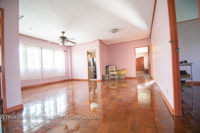 ขาย บ้าน 3 ชั้น ลาดพร้าว 87 แยก 16 เนื้อที่ 104 ตรว. หลังมุม ทำเลดี คุ้มราคา