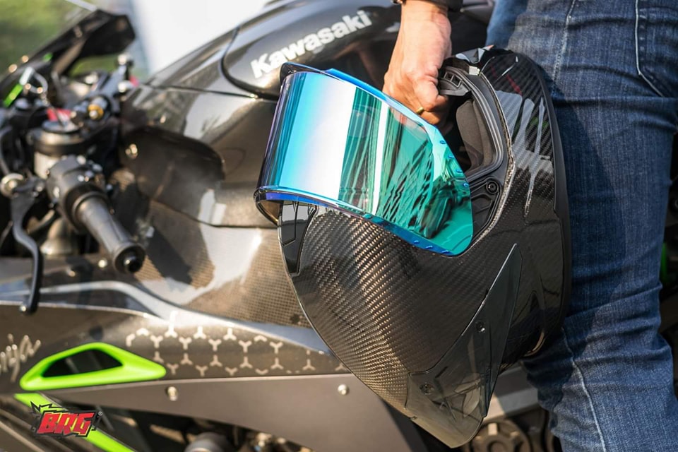 หมวกกันน็อค BRG Carbon fiber ที่สุดของความเบา มีแว่นกันแดดในตัว สำเนา รุ่น 𝐁𝐑-𝟐𝟒 ลาย ⚫️ Carbon 𝑩𝑳𝑨𝑪𝑲 *ยังไม่รวมชิวแต่ง