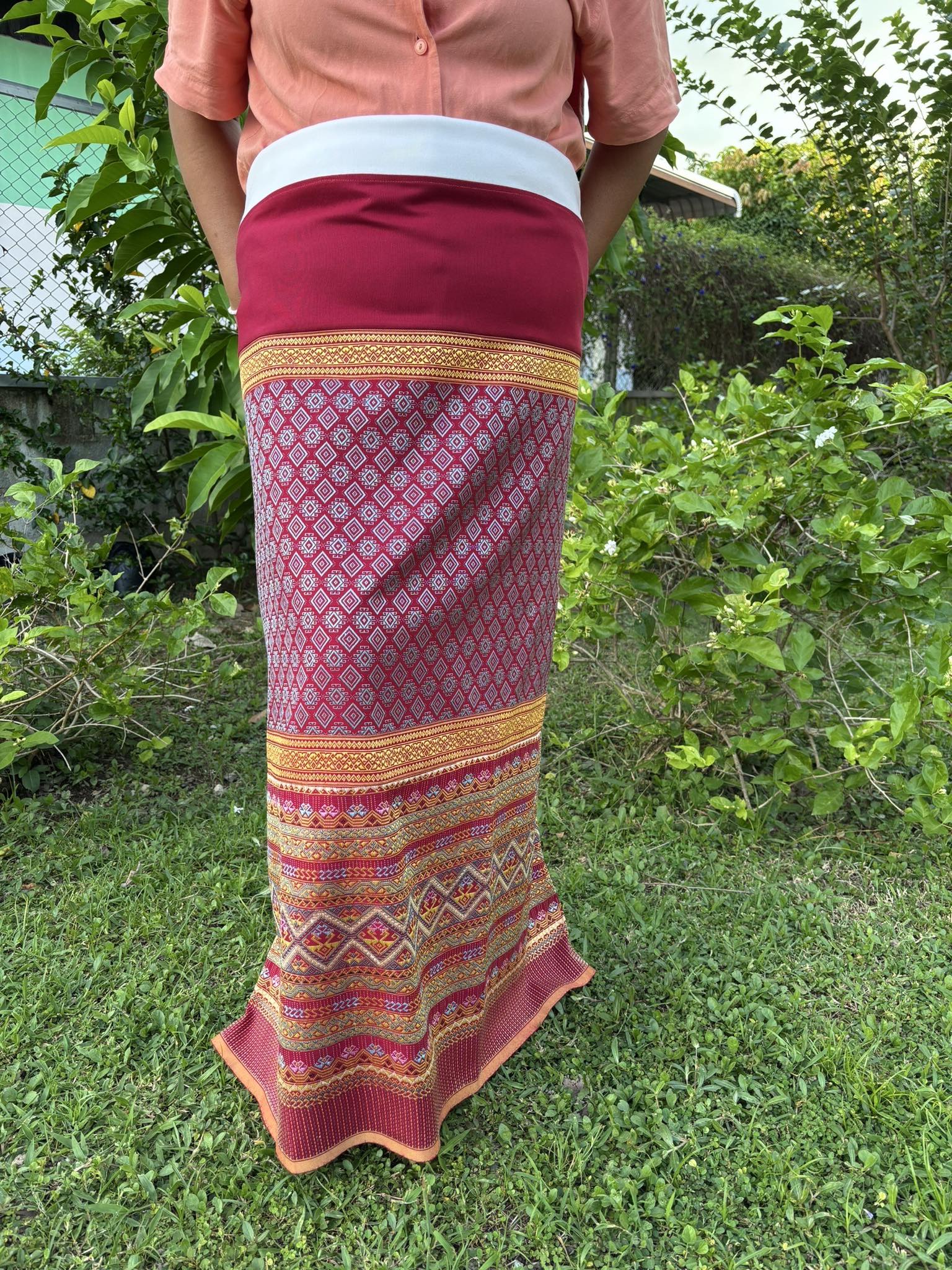 ซิ่นตีนจก (ยืนฝ้าย พุ่งไหม จกไหม) สีแดง รหัส N9-105-091568