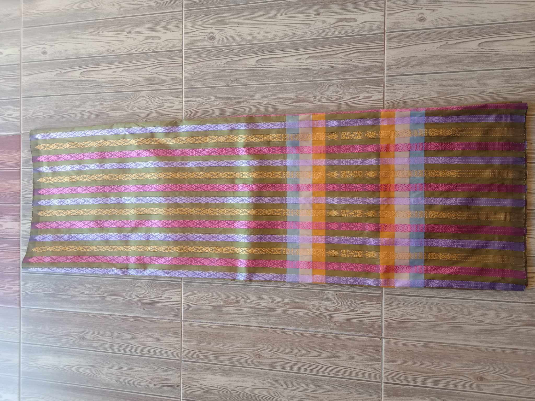 ซิ่น ผ้าไหมยกสุรินทร์ ขนาด1x2เมตร พื้นสีหลากสี รหัส N11-NPO1006660925