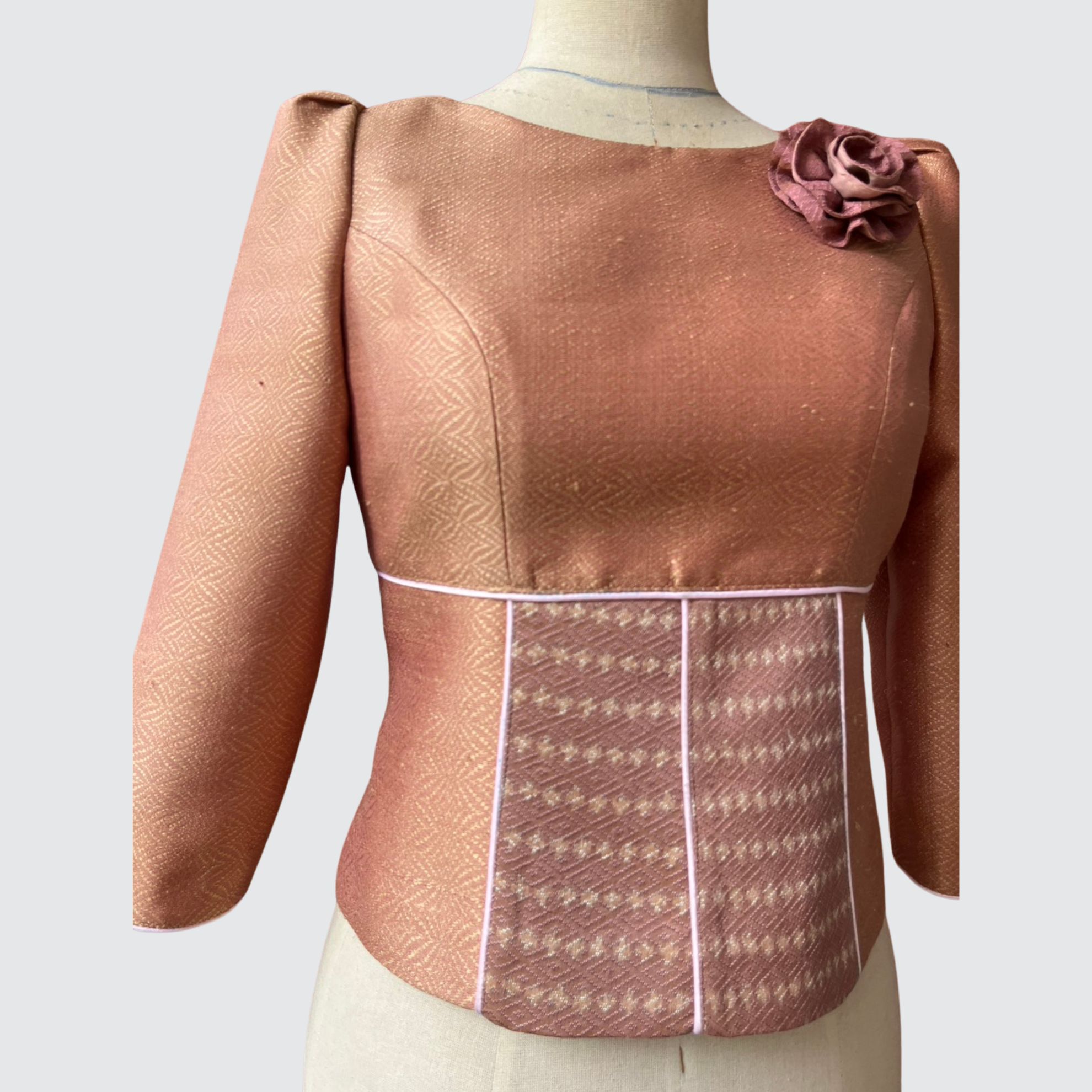 เสื้อแต่งกุ๊น ตัดเย็บจากไหมยกดอกลายพิเศษ ไหมแท้ 100% | ตัดเย็บตามรูปร่าง | เลือกผ้า ส่งไซส์ได้