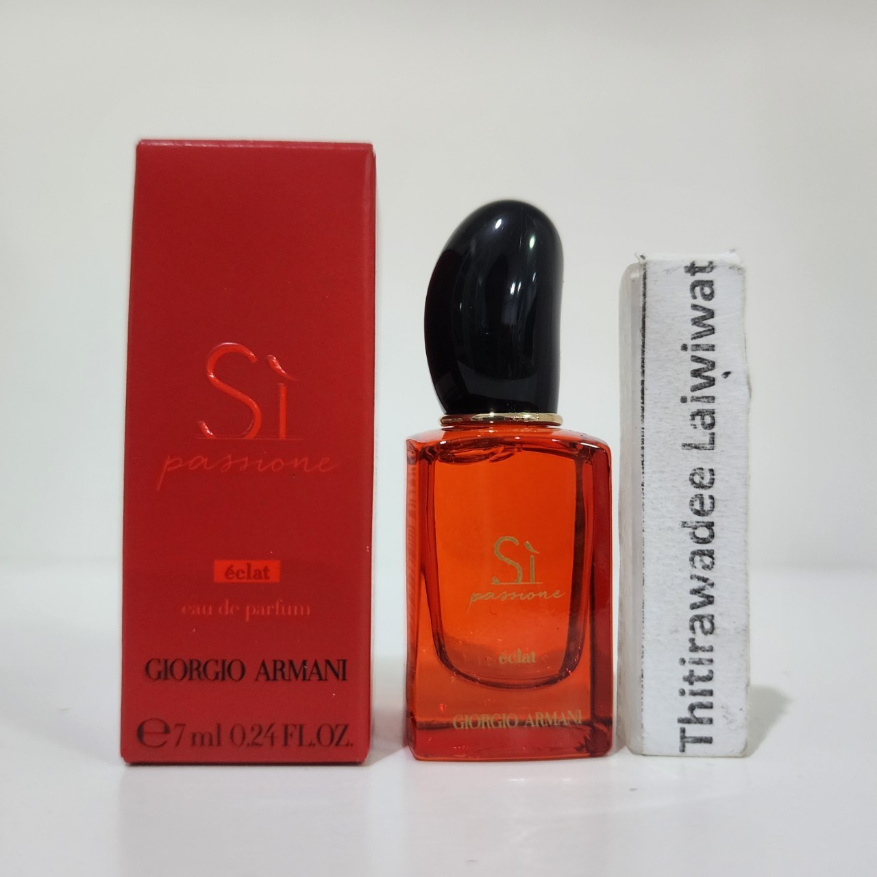 น้ำหอมจิ๋วมินิ Giorgio Armani Si Passione Eclat EDP 7ml แบบแต้มมีกล่อง ( Mini Perfume น้ำหอมขนาดพกพา) น้ำหอมจิ๋วมินิ ขวดน่ารัก ตั้งโชว์ก็สวย พกพาก็สะดวก หัวแต้มตามจุดชีพจร