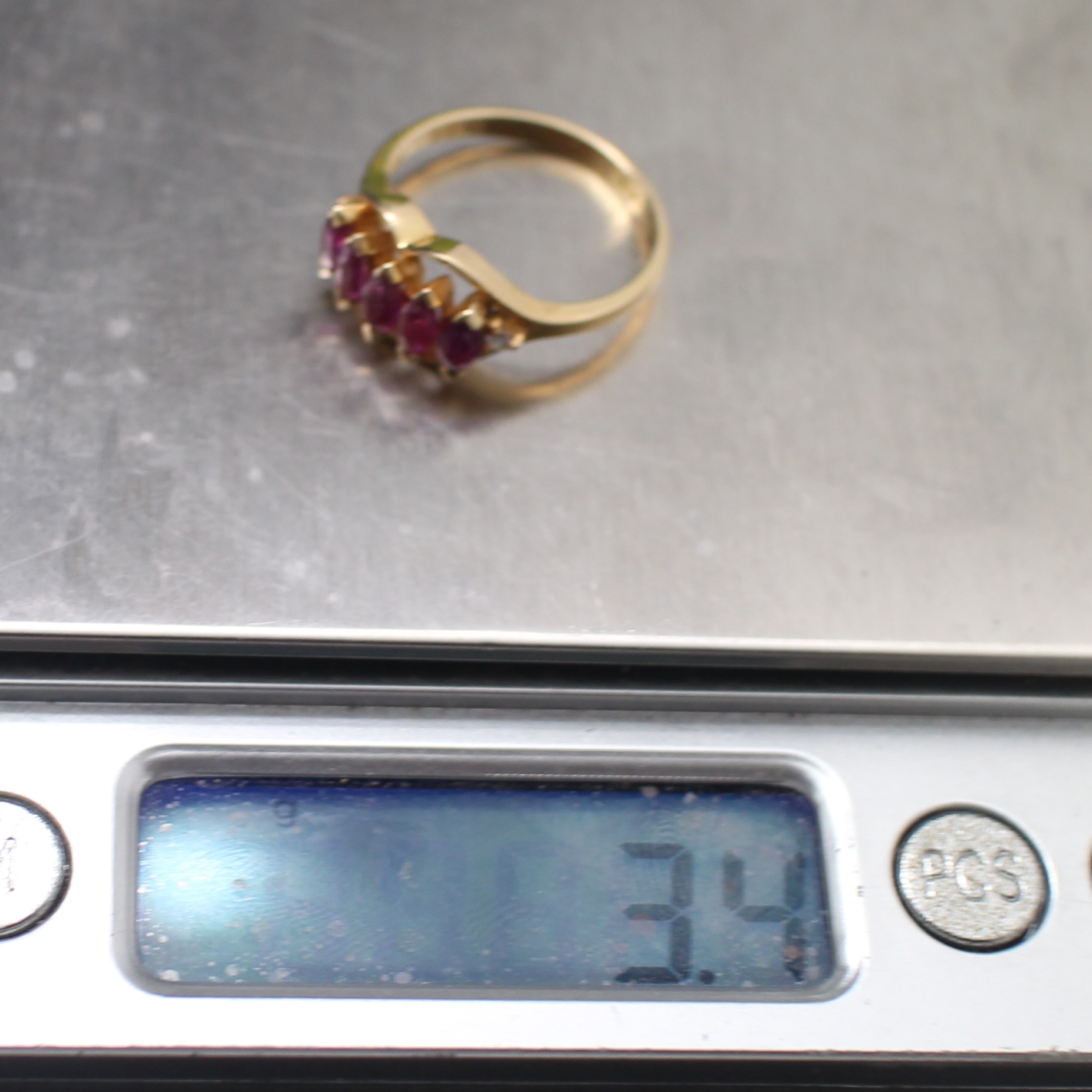 RG250085 แหวนทับทิมแถวเจียรไน ประดับเพชร 2 เม็ด 0.04 กะรั ทองแท้ 14k นน.รวม 3.4 กรัม ขนาดแหวน 55