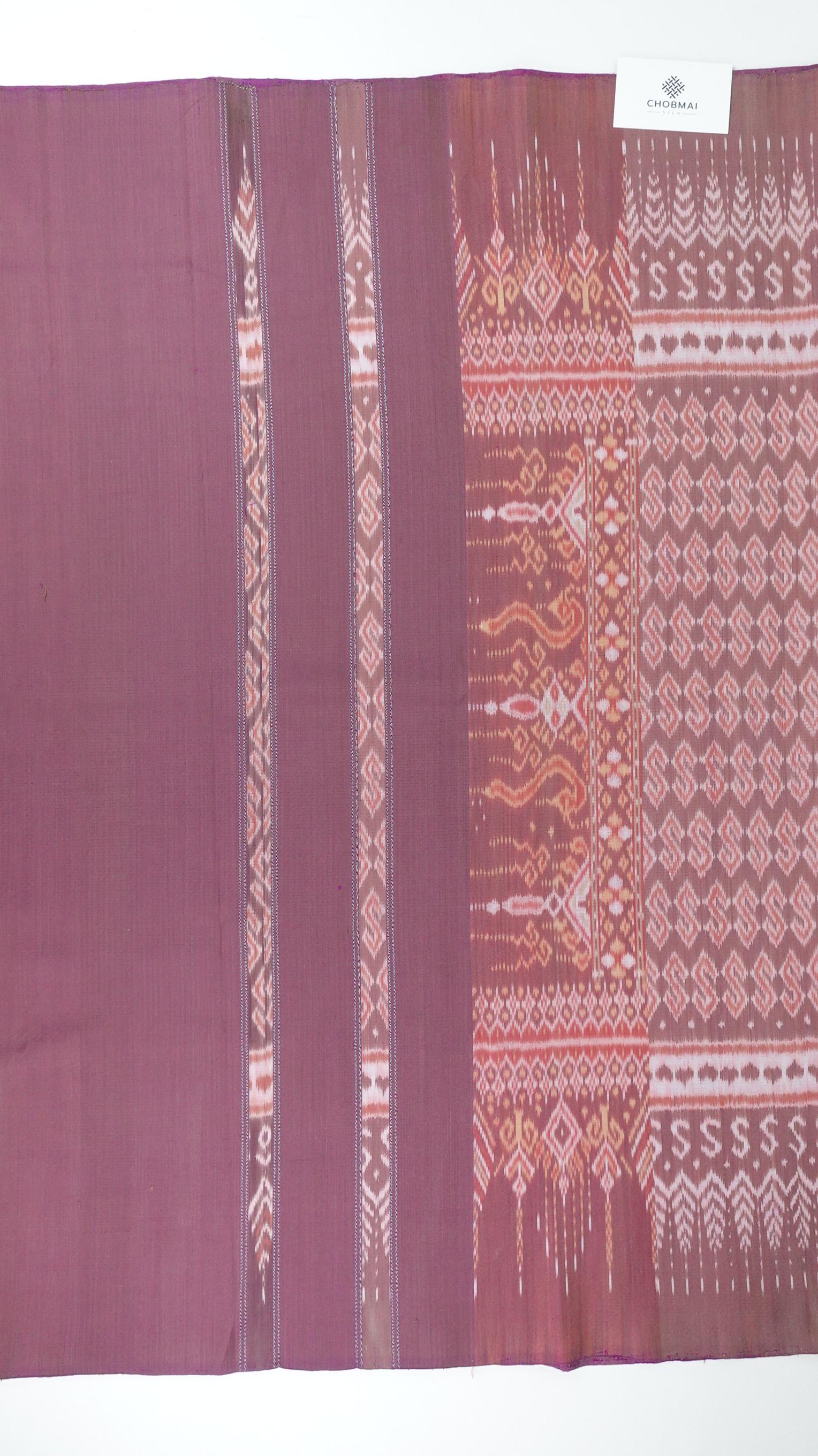 ซิ่น ผ้าไหมมัดหมี่ สีธรรมชาติ 3ตะกอ ทอเหยียบเหาะ มีหน้านาง ชายครุย ขนาด1x4เมตร ลายขอ สีม่วงเทา รหัส M3P-33-02246815