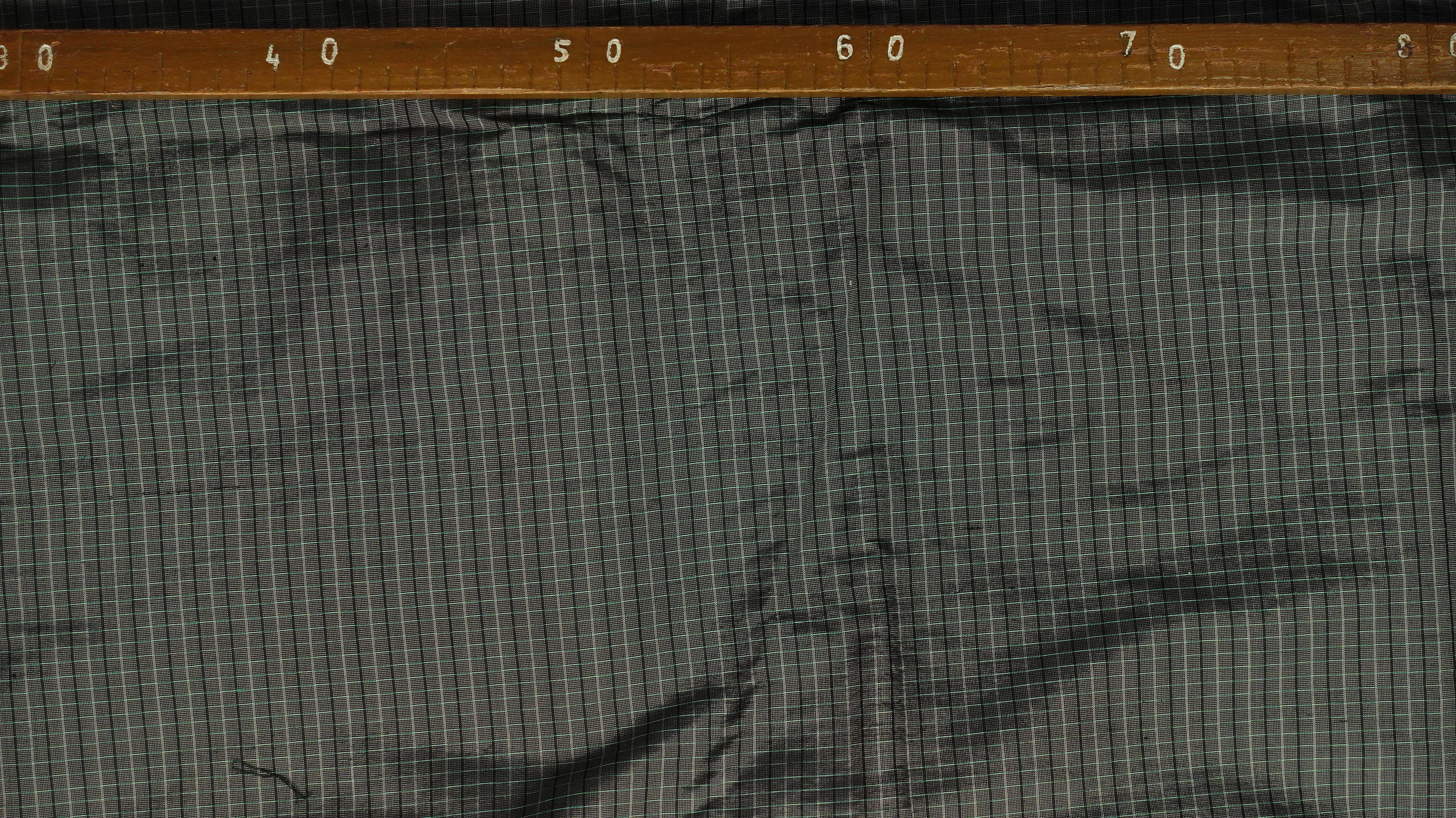 ผ้าไหมลายเกล็ดเต่า ไหมแท้ ลายเล็ก สีเขียวขี้ม้าเข้ม ขายตามความยาวหลา รหัส R1D-NY-01236802