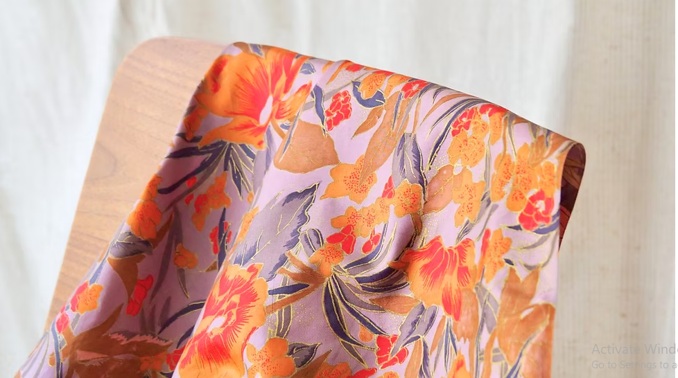 ผ้าพันคอไหมพิมพ์ลาย สี่เหลี่ยมจัตุรัส ขนาด 100x101ซม.ลายดอกไม้ พื้นสีม่วงดอกสีส้ม รหัส ZTG-CT-103353