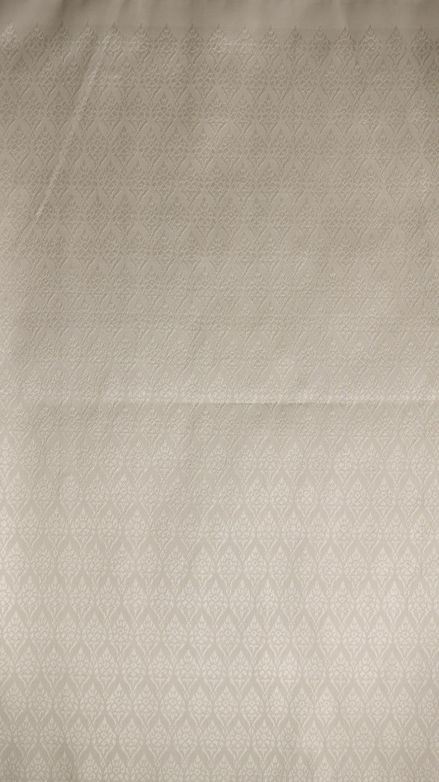 ซิ่น ผ้าไหมยกสุรินทร์ ไหมแท้ 32ตะกอ ลายกาญจนา ขนาด 1x2เมตร สีขาวครีม N11-NY-0902671602