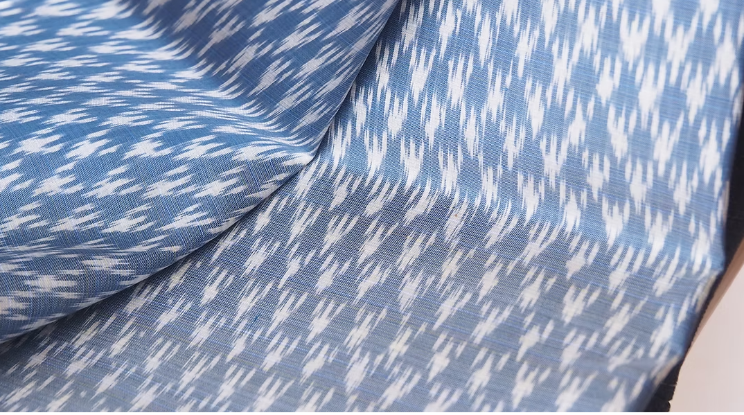 ซิ่น ผ้าไหมมัดหมี่ ไหมบ้าน ขนาด 1x2หลา พื้นสีฟ้า รหัส CISP-CT-0613682