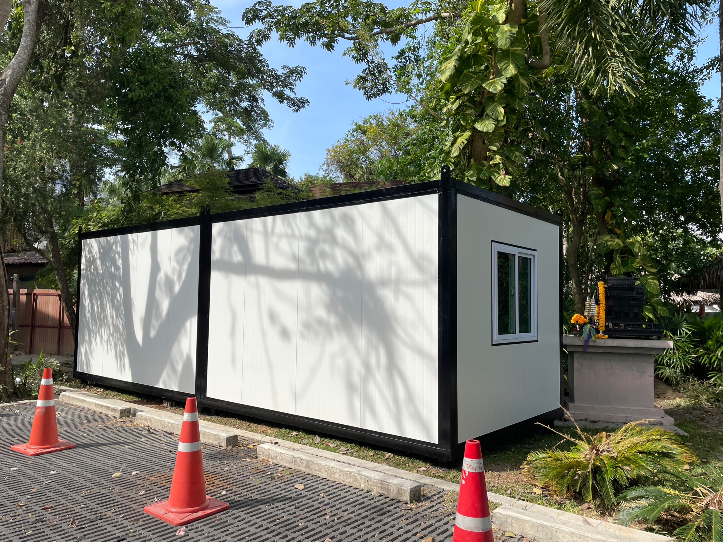 ตู้ออฟฟิศสำเร็จรูป 3.00x8.00x2.50 เมตร( แบบยกได้) โรงแรม veranda สมุย